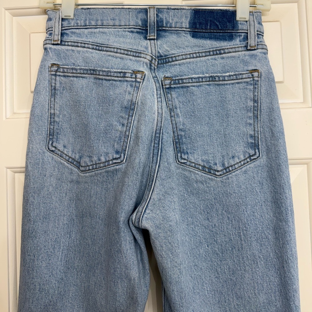 Abercrombie & Fitch High Rise 90’s Relaxed Jean - Picture 5 of 5